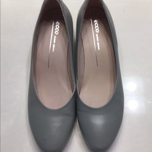 Grey ECCO low pumps